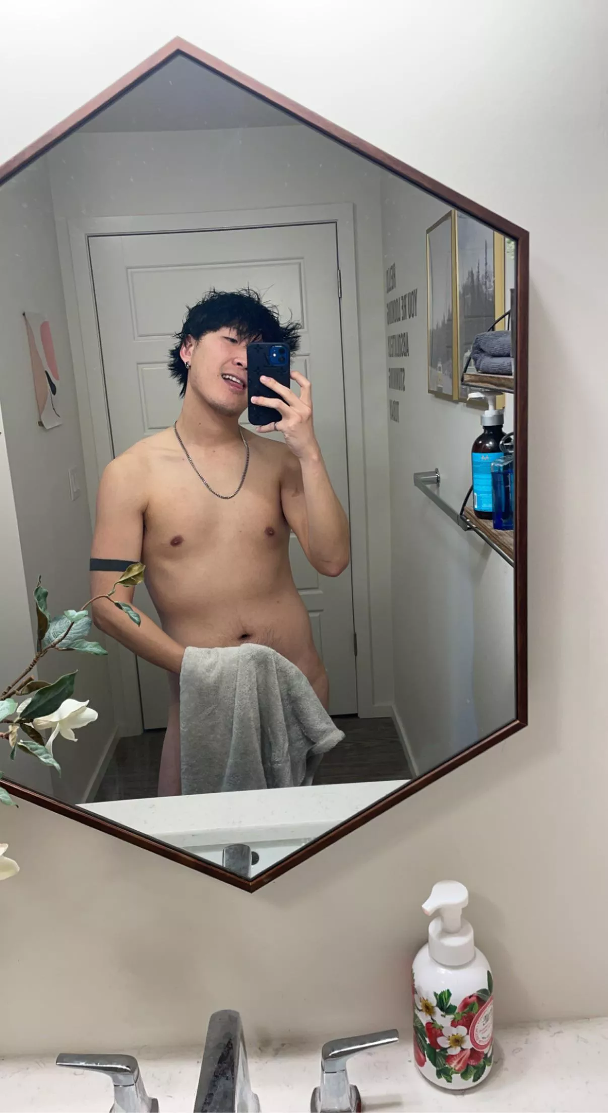 Would you come join me in my bathroom π Would you come join me in my bathroom π