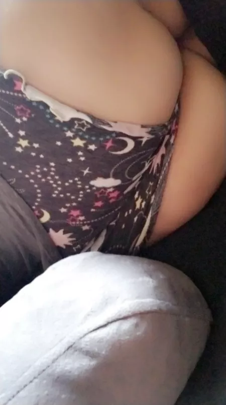 Would you come snuggle me up from behind daddy 😍🖤🥰 I'll wiggle up close