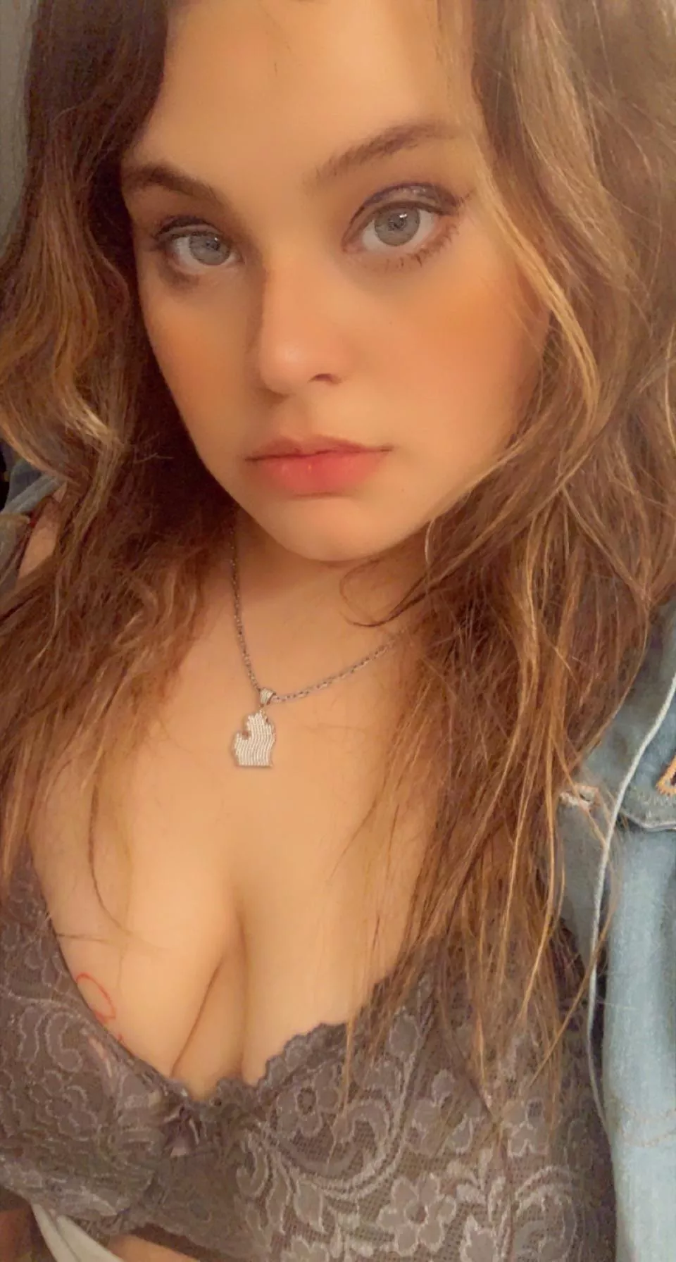 Would you consider this a pretty bbw face?🥰 (24f)