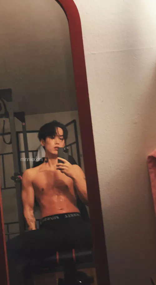 Would you date a hot Korean bf like me? š«š„µ