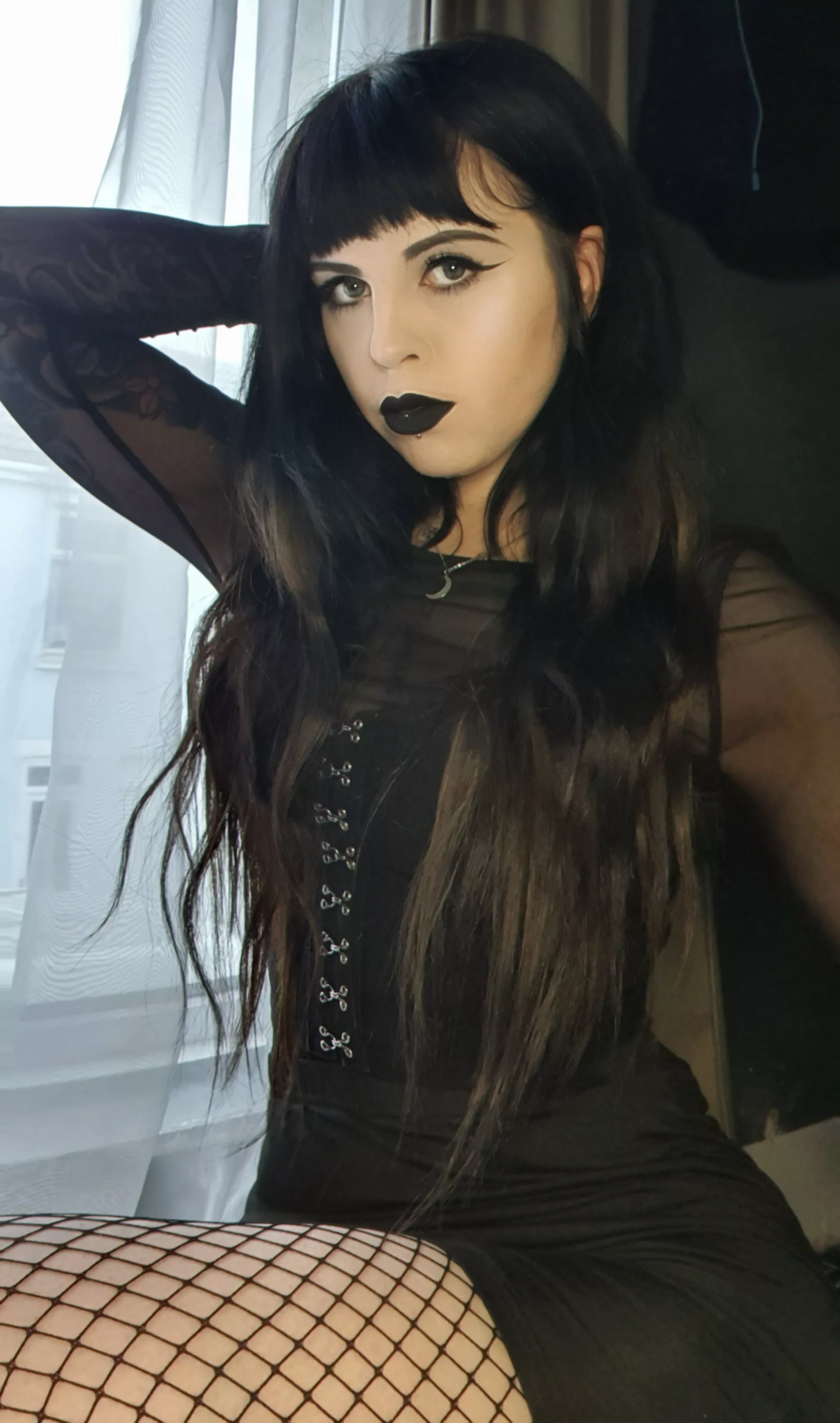 Would you date a raven head scorpio? 🦂