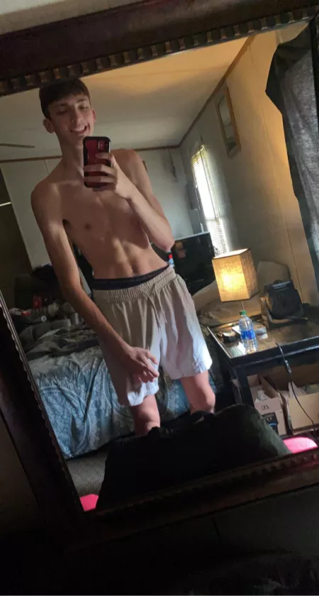 Would you date this cute twink 💕