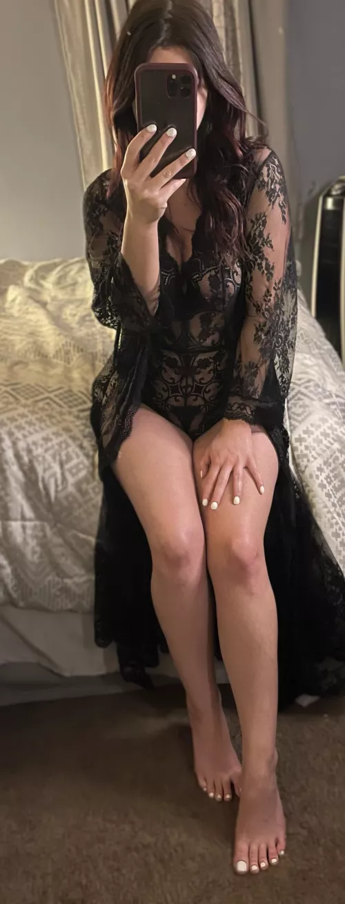 Would you fuck a young milf?? 😏