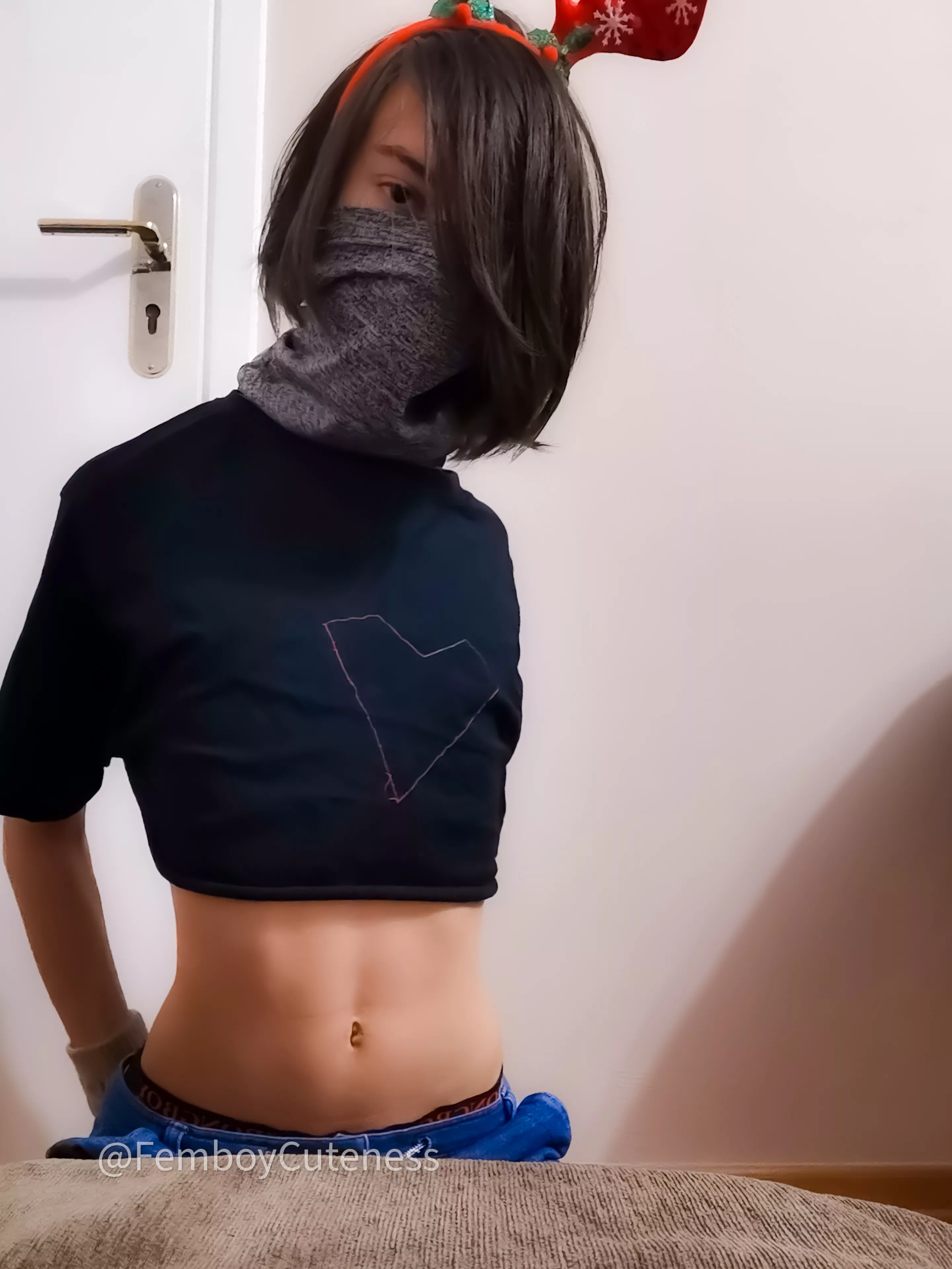 Would you kiss me? 😖