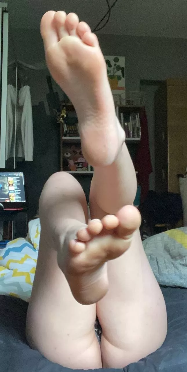 Would you kiss them? 😈