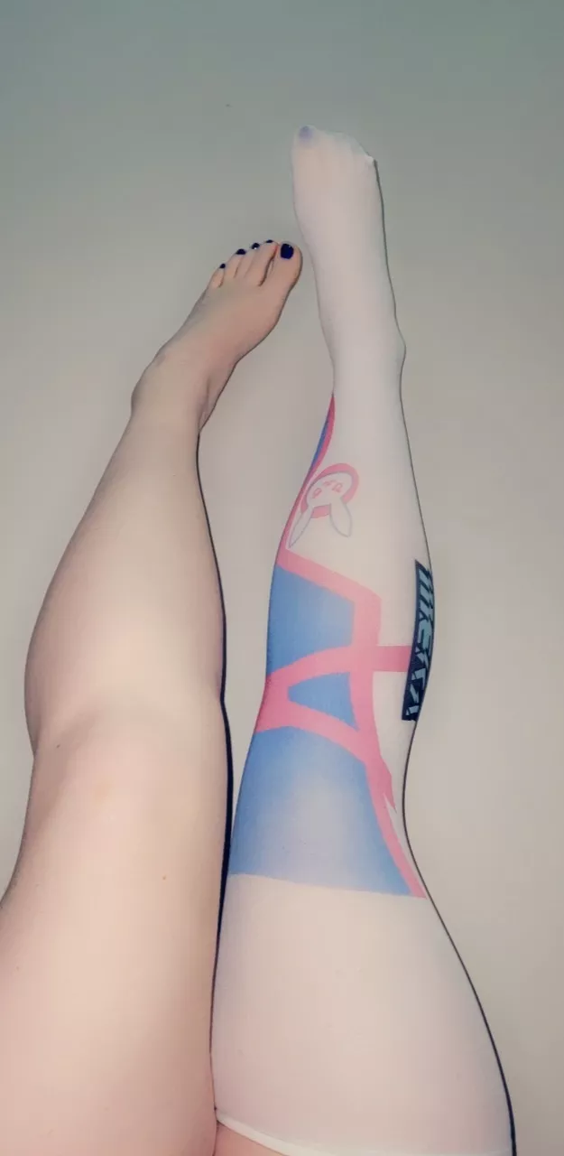 Would you like me to take the other sock off =)