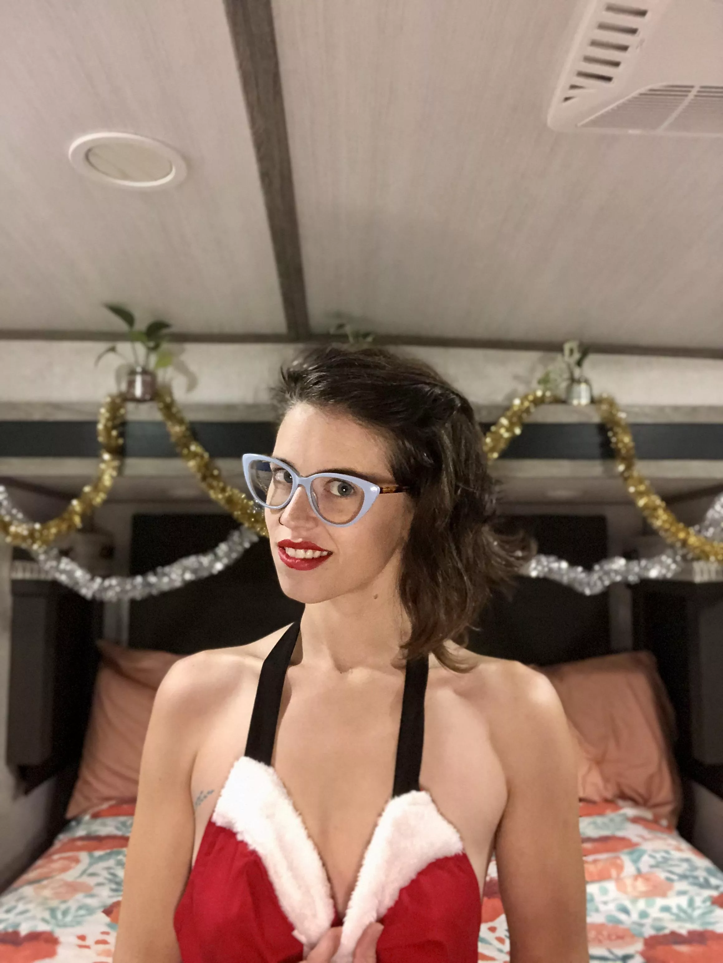 Would you like to see where I’m getting Santa’s milk? 💦🥛