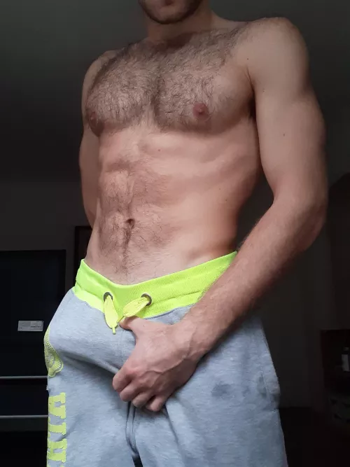 Would you love to lick this Bulge? 🥵