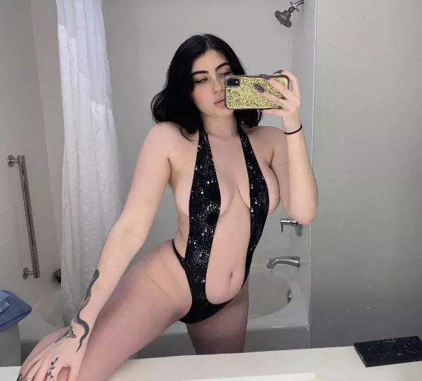 Would you rather cum on my face or my tits? Would you rather cum on my face or my tits?