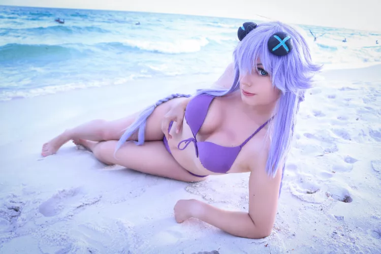 Would you relax at the beach with Purple Heart? (By Lysande)