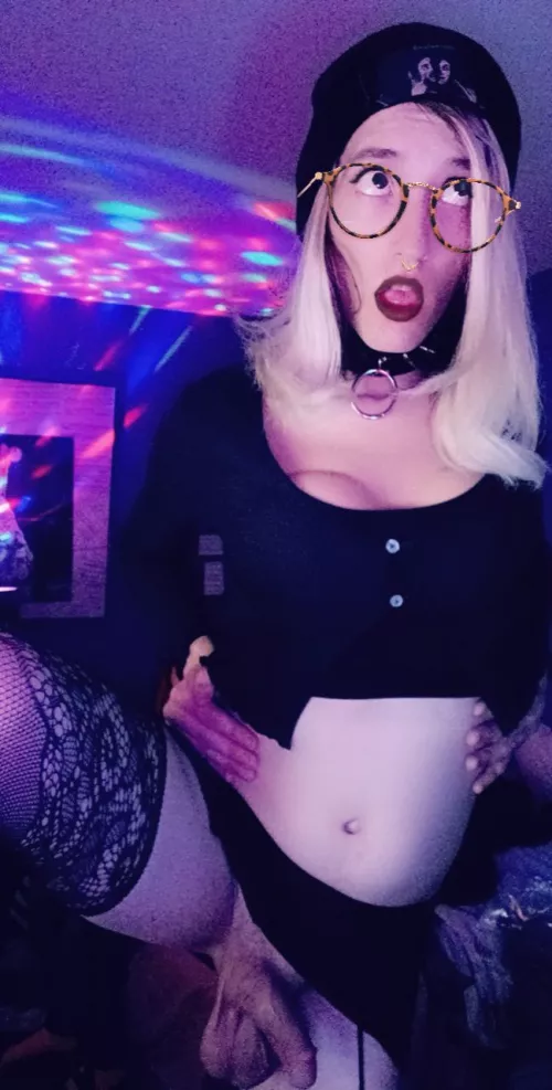 Would you sit on my cock or make me sit on yours 🧐🥵