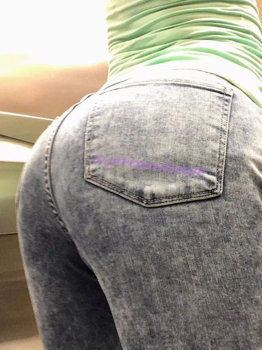 Would you smash your thick pawg coworker in the restroom ? Would you smash your thick pawg coworker in the restroom ?