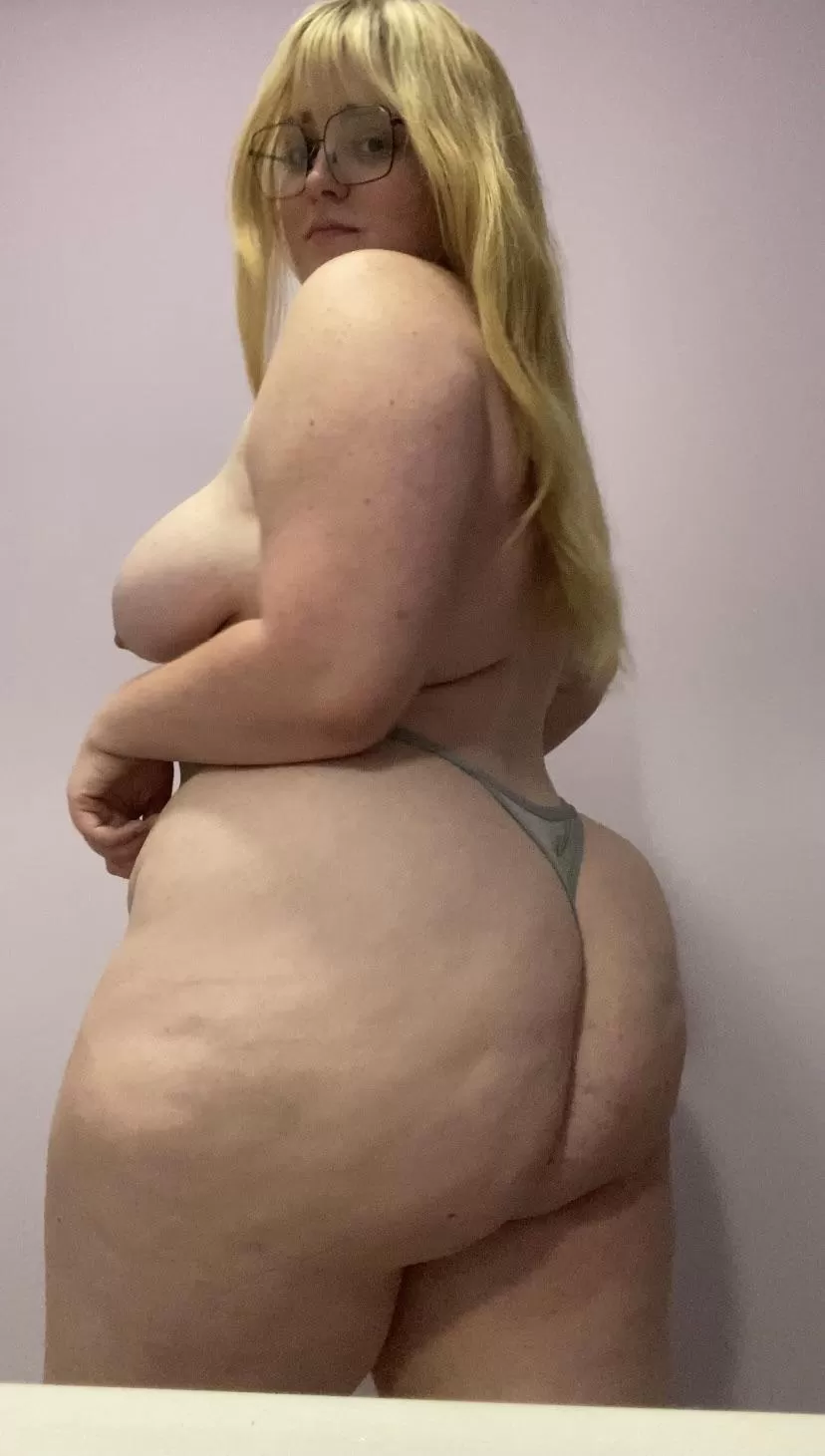 Would you spank my fat ass? 🍑 Would you spank my fat ass? 🍑