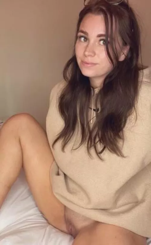 Would you spend your Sunday with this hungover British girl? 😉