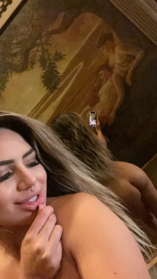 Would you want a front or back mirror selfie