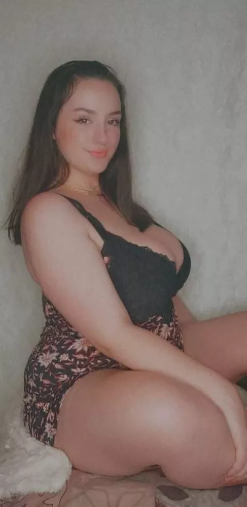 Would you want me in this outfit ? 😍🔥