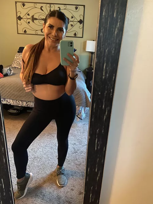 Would you want to see this mom of 2 naked?