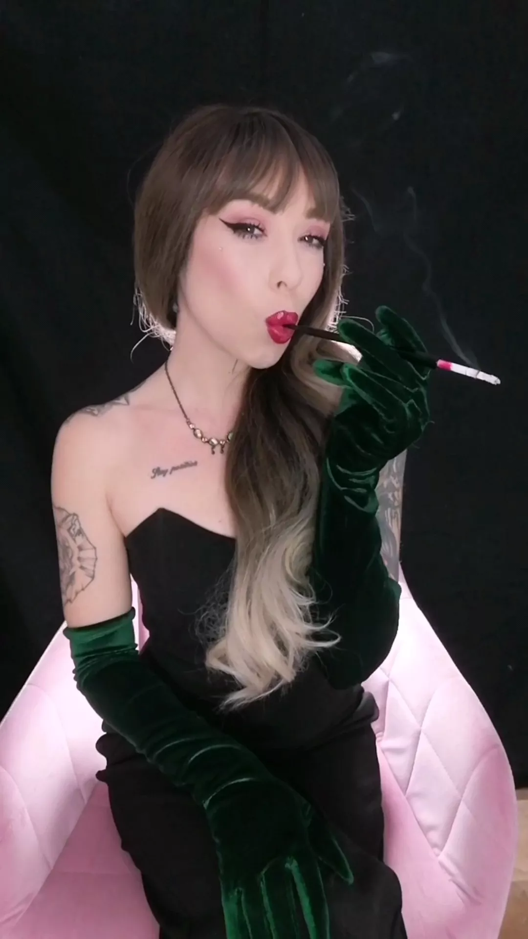 Wow, loving this new cigarette holder!