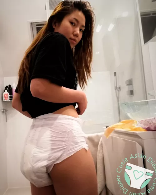 Wow my diapee is so full 😳💩