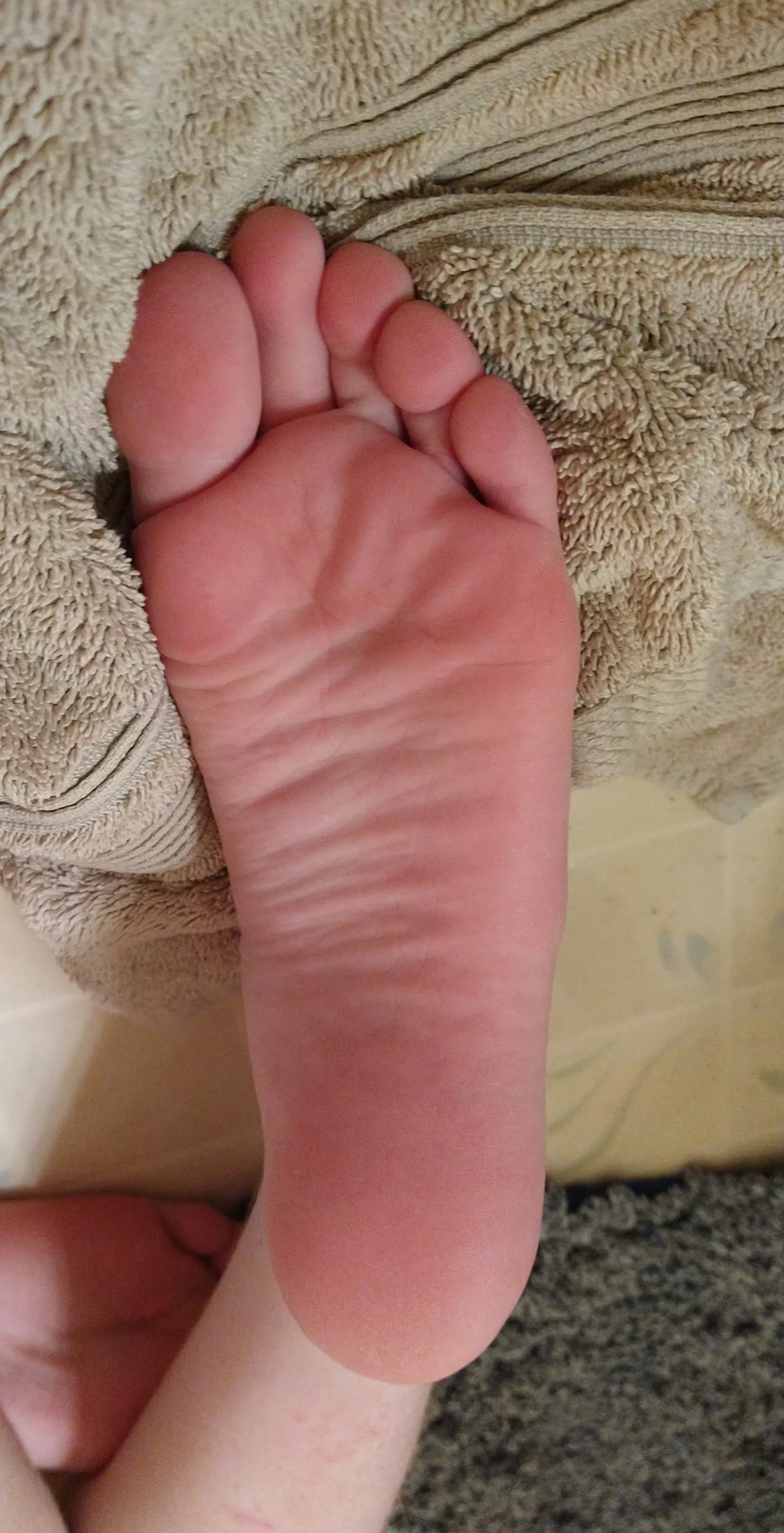 Wrinkly, fresh toes! (Dms welcome!)