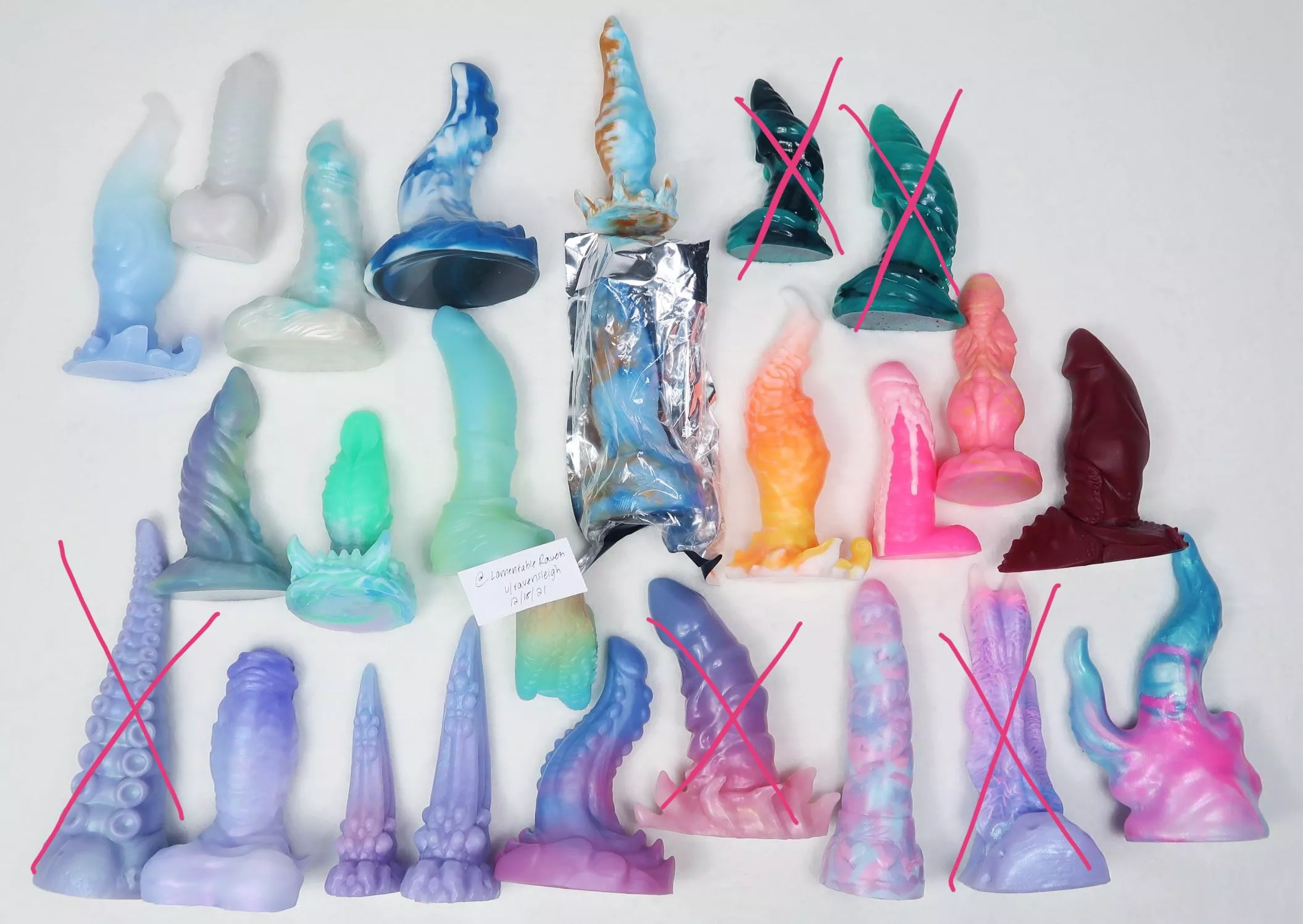 WTS Bad Dragon & Indie toys! US ONLY 🌸 Pastels & Pretty Rogues ✨ Info/photos in comment!