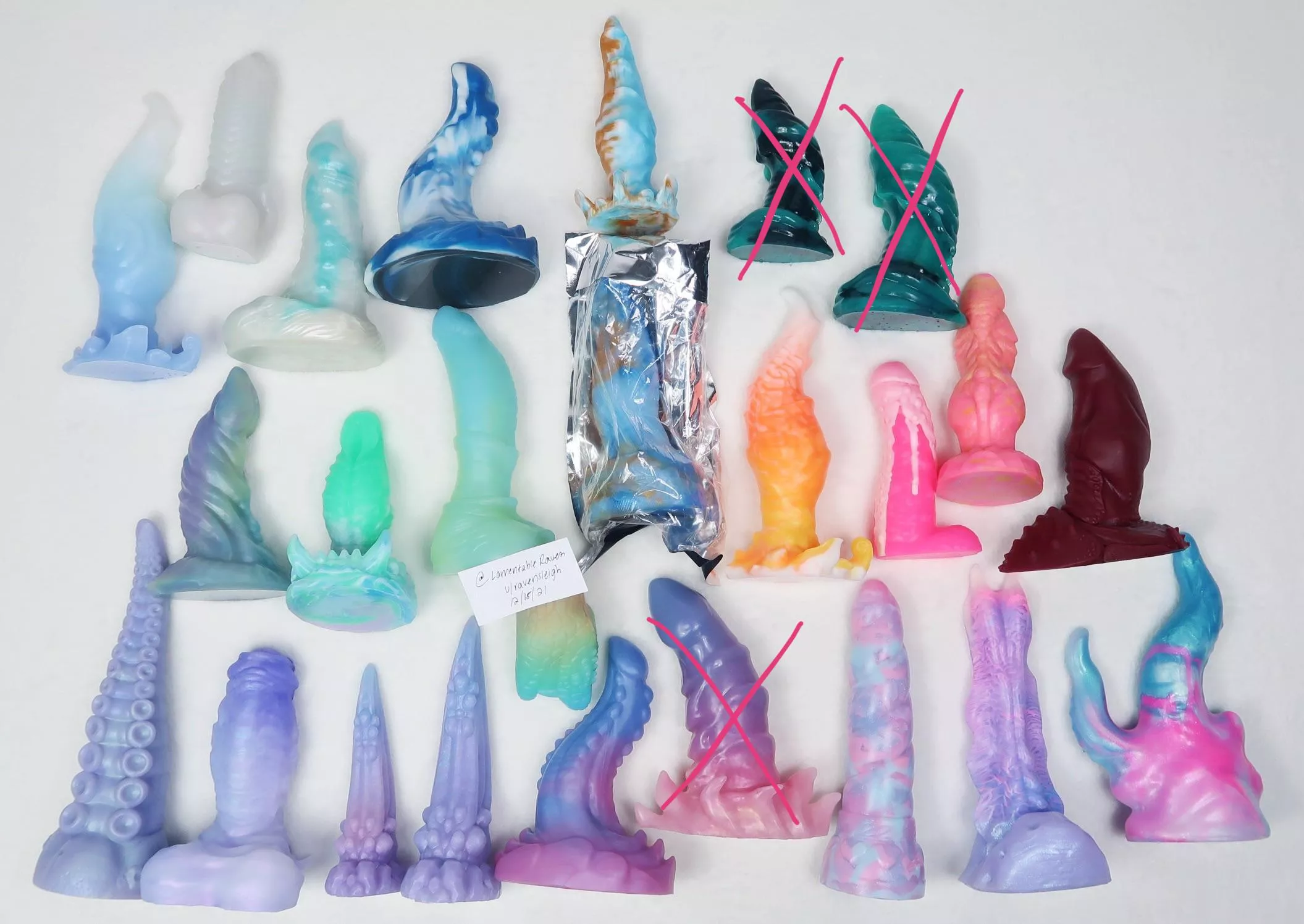 WTS Bad Dragon & Indie toys! US ONLY, 🌸pastels & pretty rogues✨ Info/photos in comment!
