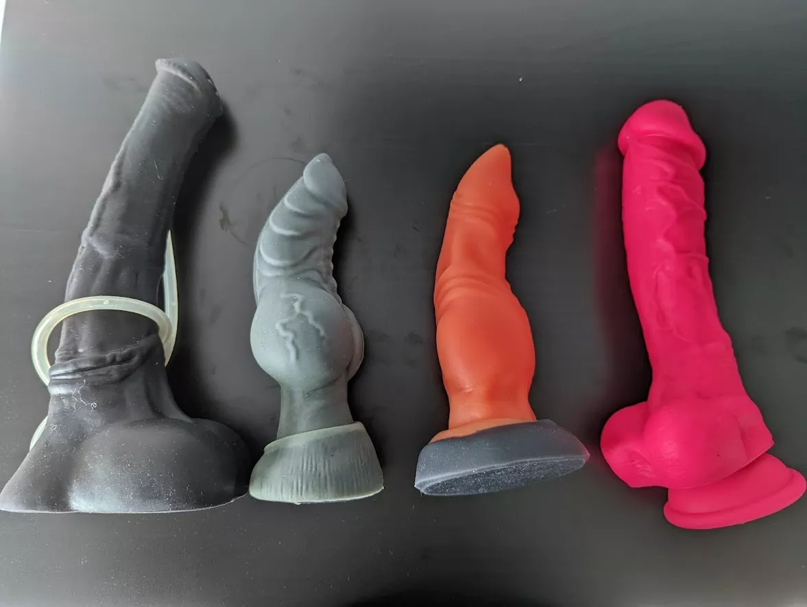 WTS/WTT (CAD) Med Fenrir, Med Spritz, Med Chance w/ Cumtube, Regular dildo. Shipping to NA.