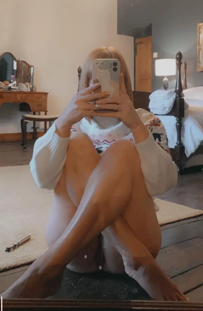 Xmas dinner dress code, I was simply told “Christmas jumper” (f44). So I’m appropriately dressed right? 💋