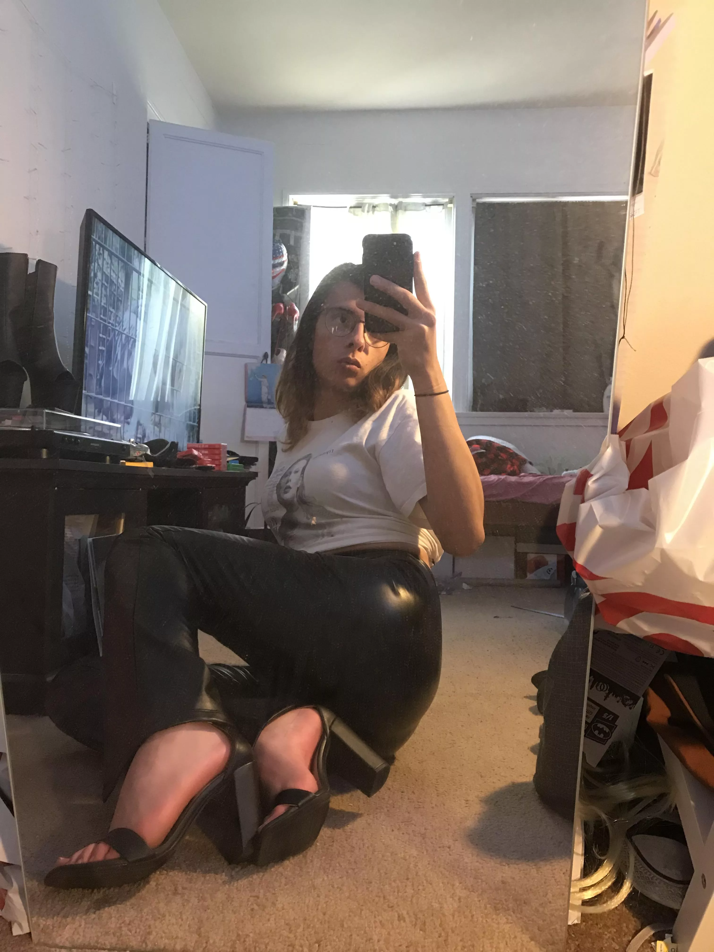 Yall really like it when i wear sandal heels π€π Yall really like it when i wear sandal heels π€π