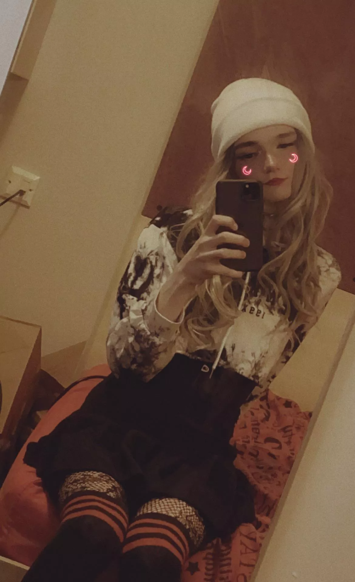 Yay I hit 1k on insta and am nearly on 500 here ❤️ ty guys ☺️