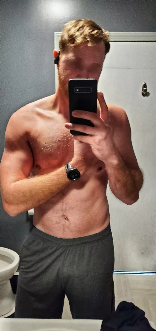 Yeah, it's a cliche mirror pick at the gym lol but hey I thought I was looking good 😄