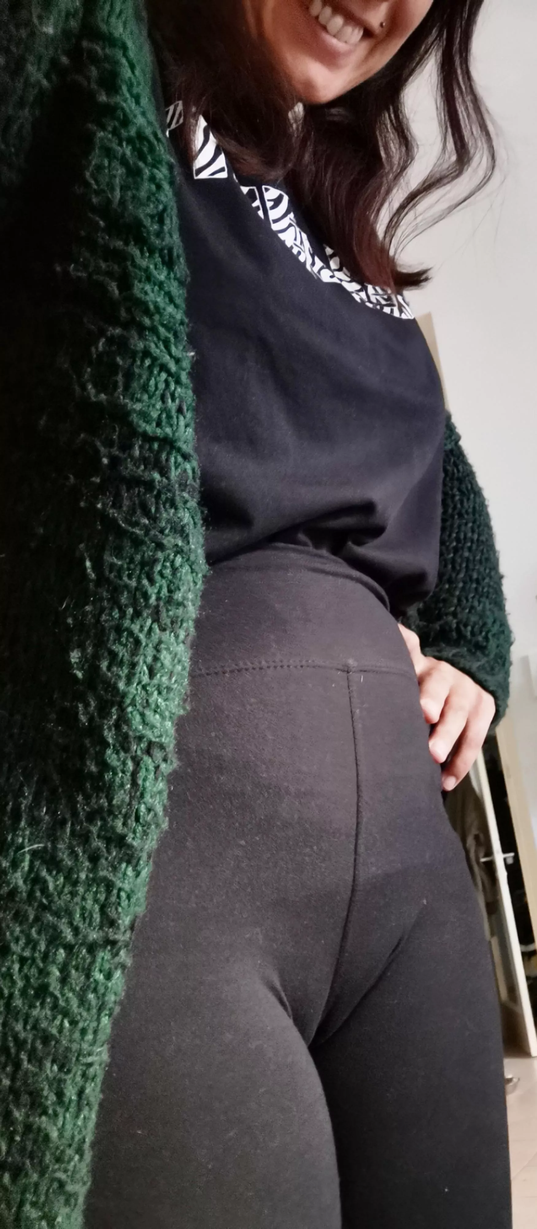 Desi booty show in black tights