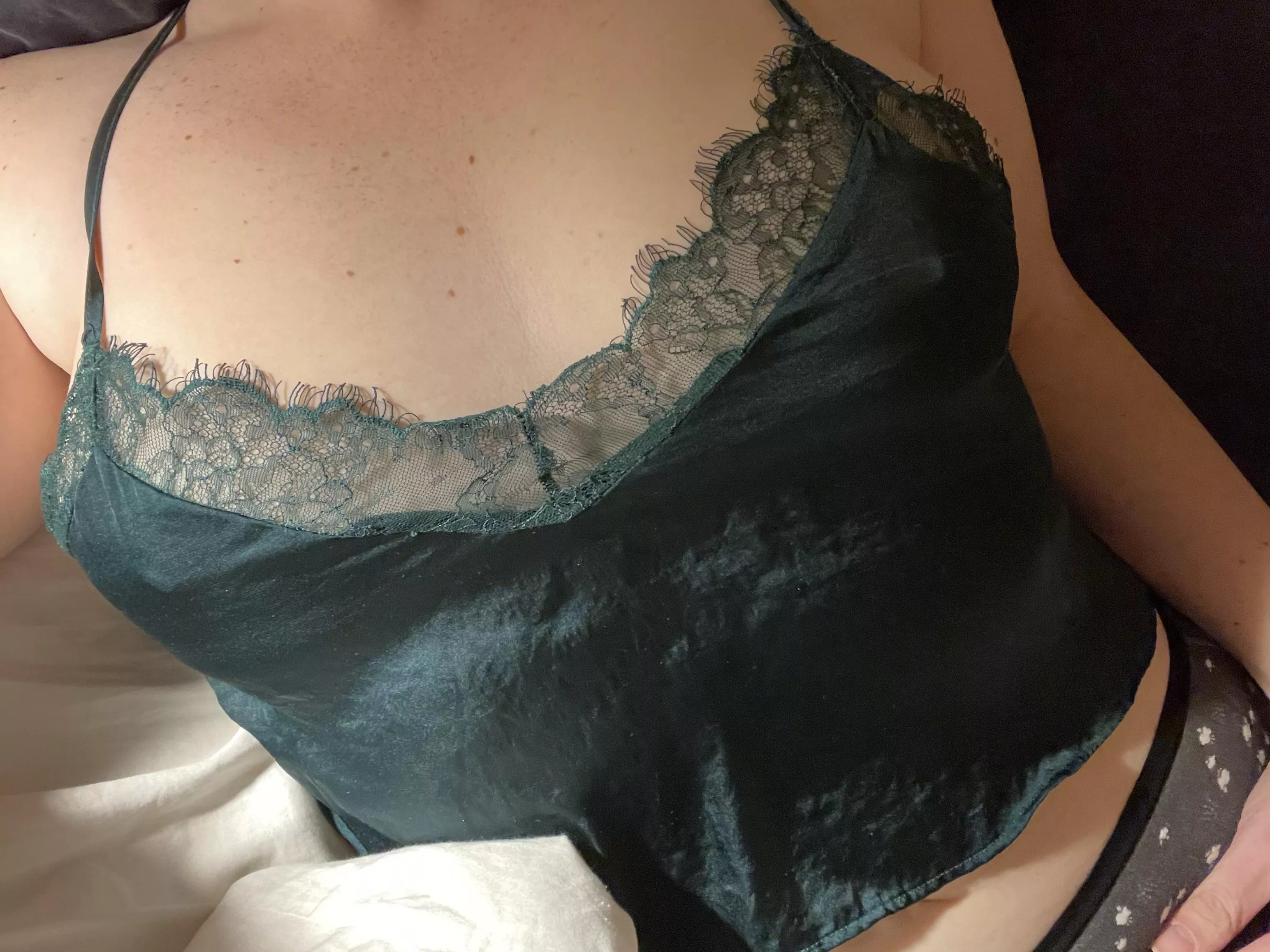 Yes my freckles do make an arrow pointing to my tits 😝 and yes, my nipples are hard AF.