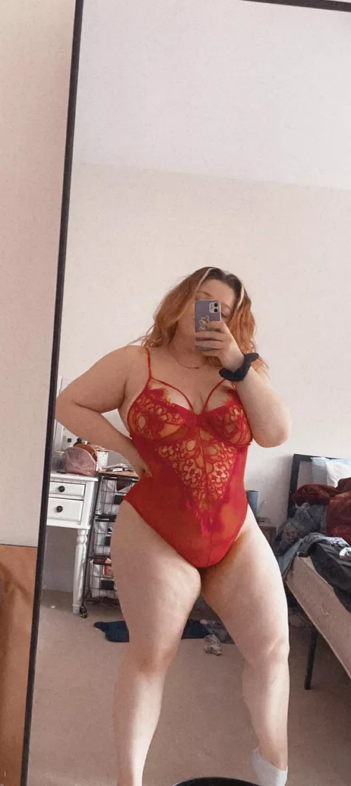 Yes my room is messy, promise Iβll clean it laterπ