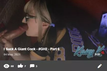 Yes she is wearing an Aaron Rodgers jersey.