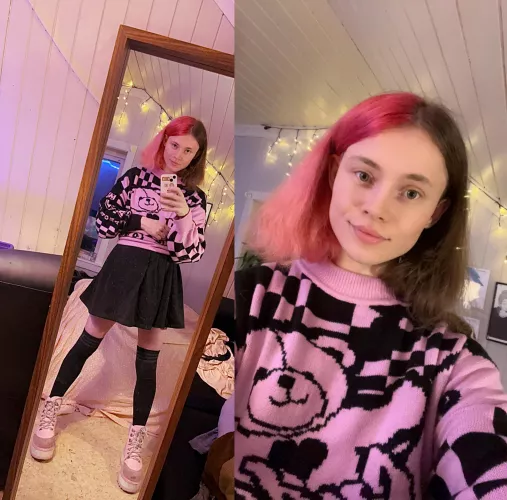 Yes there is a karambit knife on my couch🙃