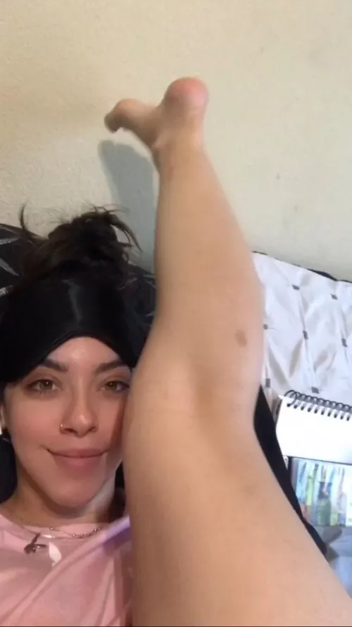 Yes, this is my leg 😉 Don’t believe me? Let me show you!!