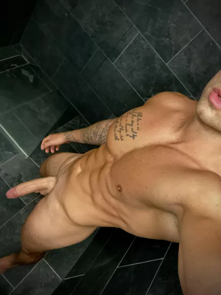 You are in the shower with me - Wyd? 😈🤷🏽♂️🚿