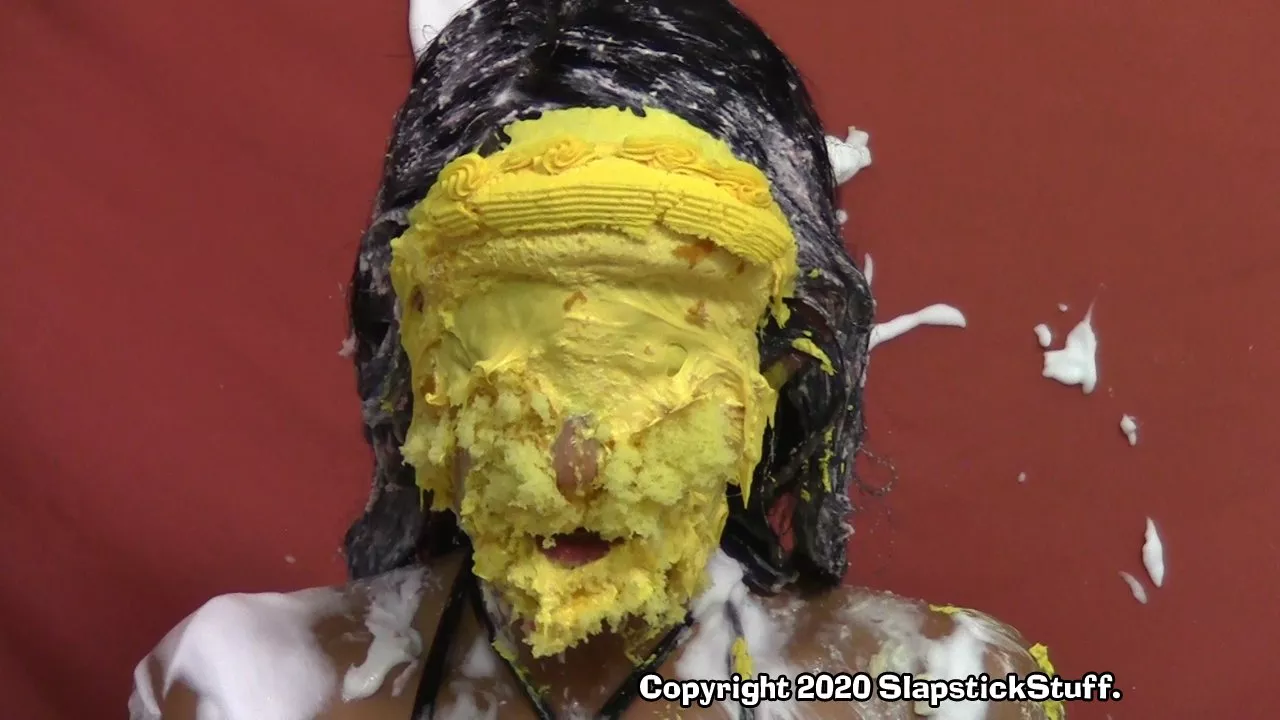 You can even see some of the icing decoration from the cake You can even see some of the icing decoration from the cake