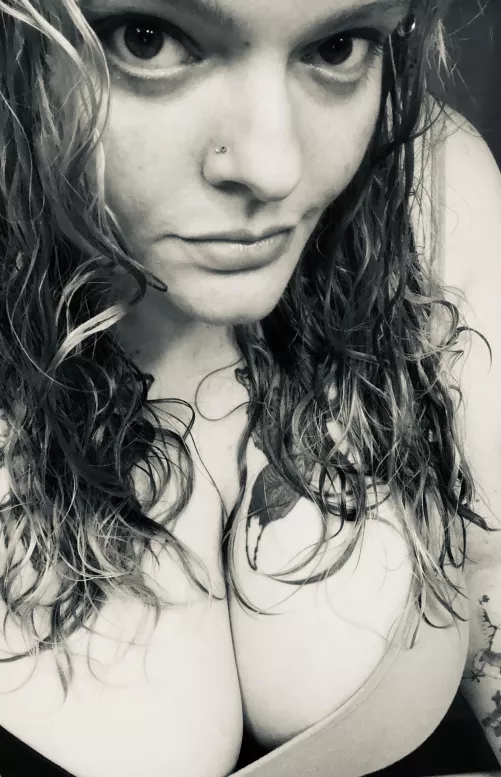 You can get lost in my eyes or down my shirt… the choice is yours. (F)