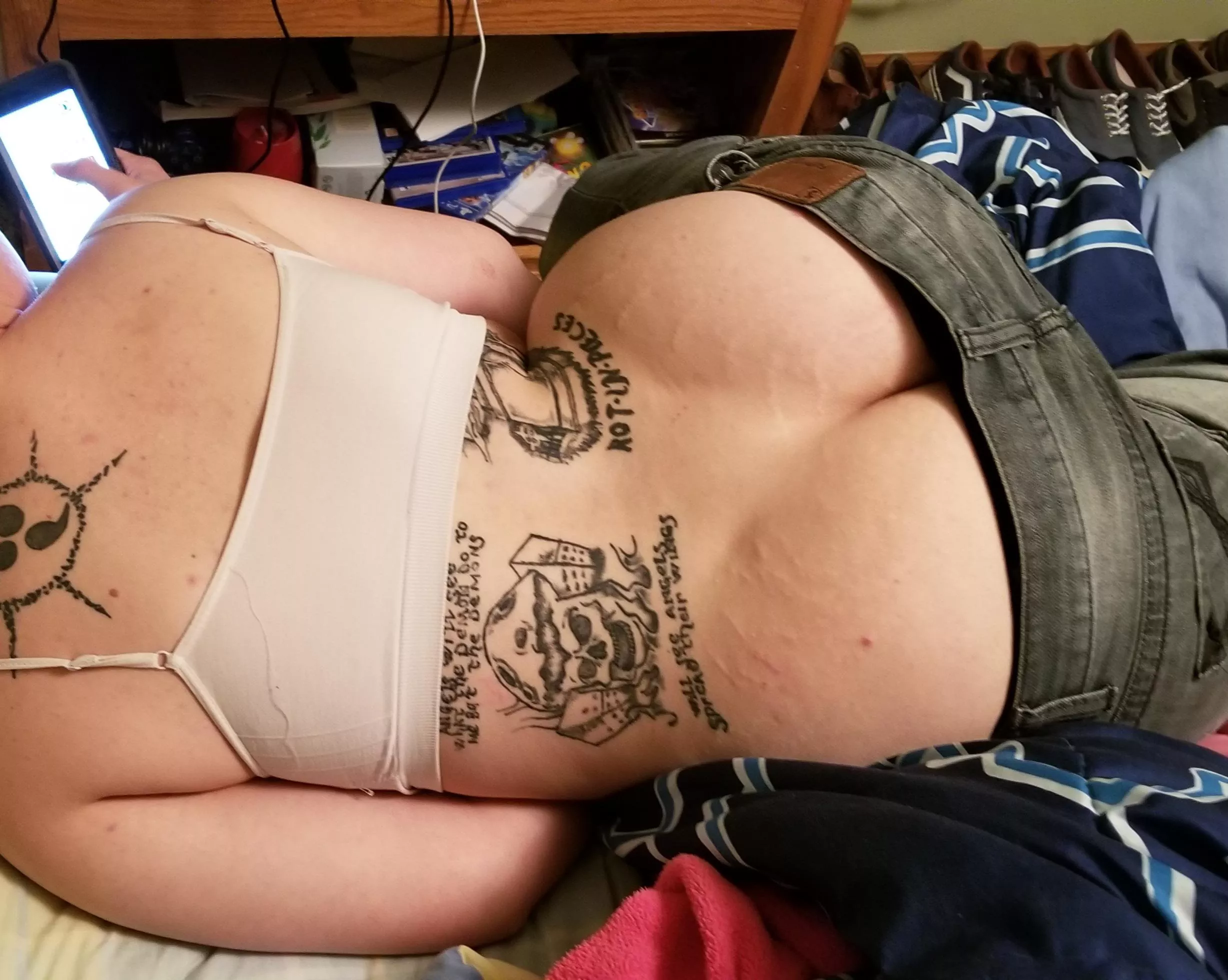 You can sleep on my ass after you're done eating it? 😚