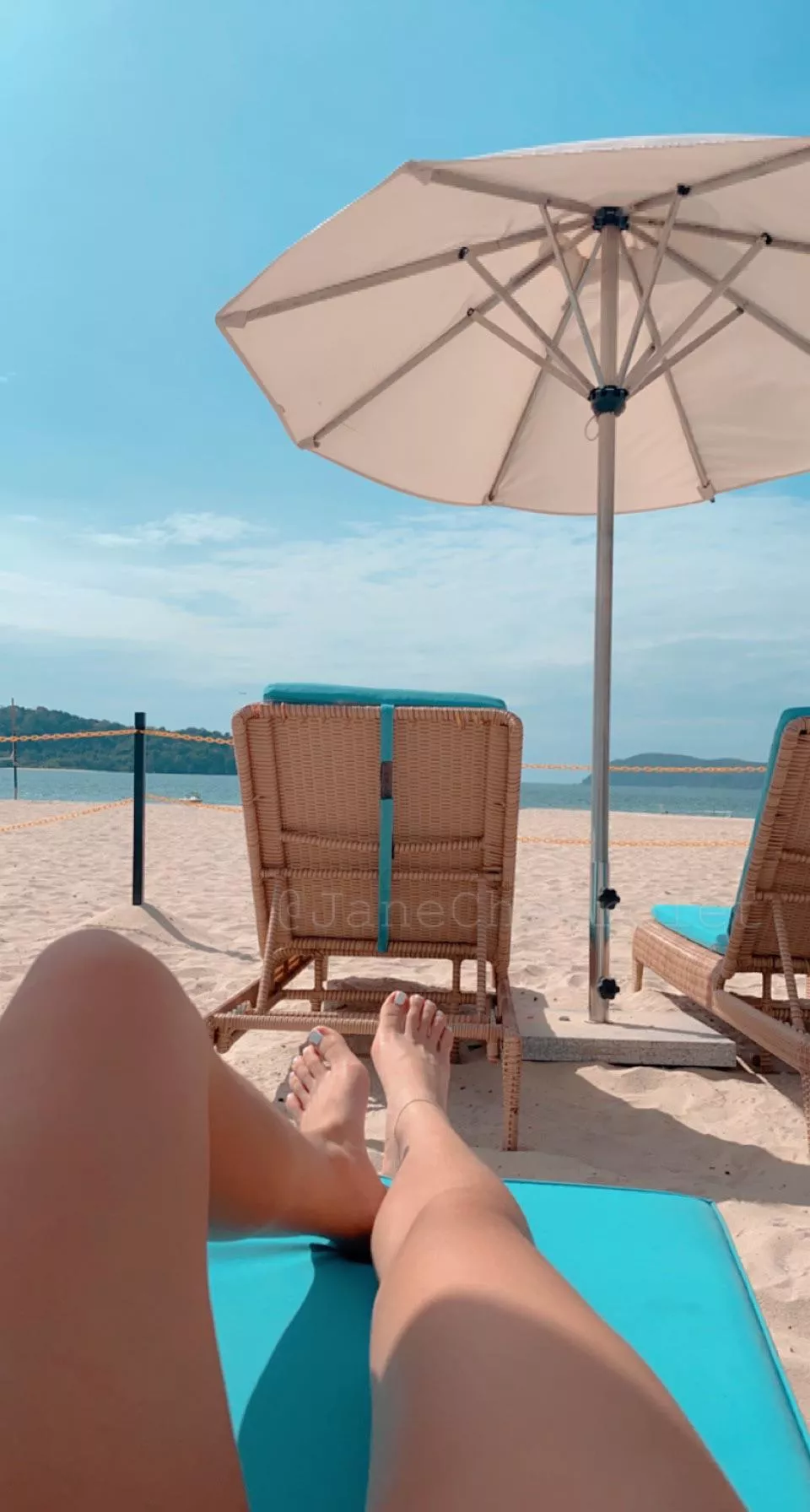 You can suck on my toes while I sunbathe 🤪 👙Snapchat @JaneChevrolet 💛