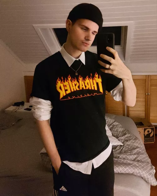You guys like the outfit?β€