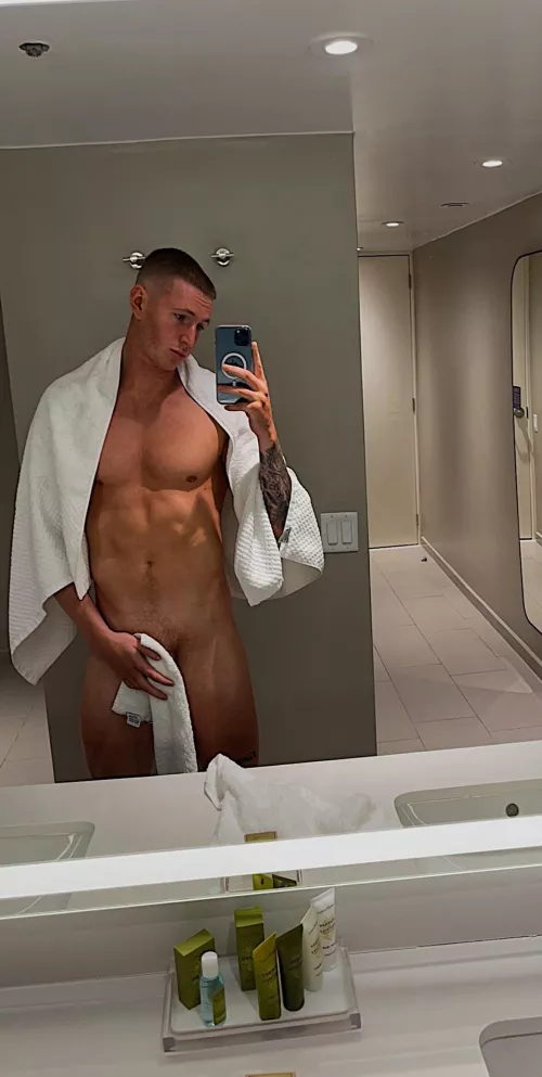 You know where to do for the towel drop š¤«