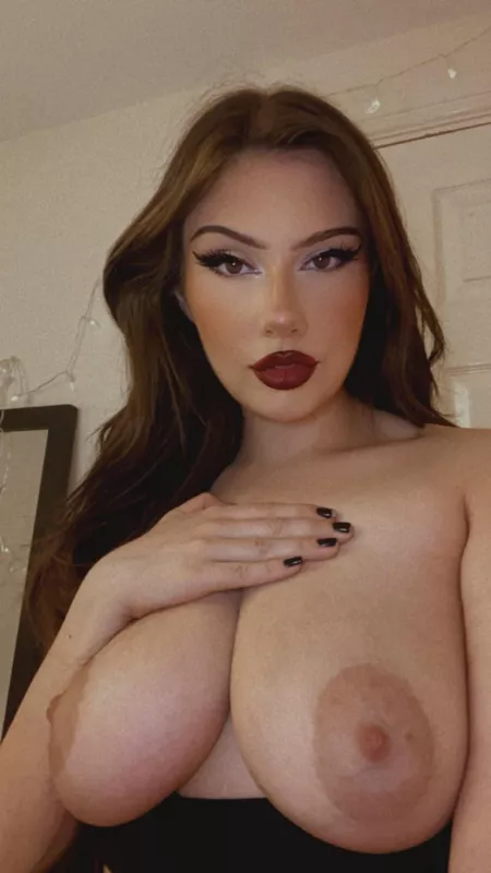 You like big titty brunettes daddy? π€