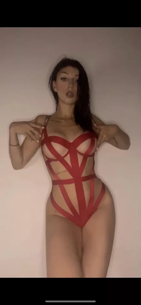 You like my outfit daddy💋?