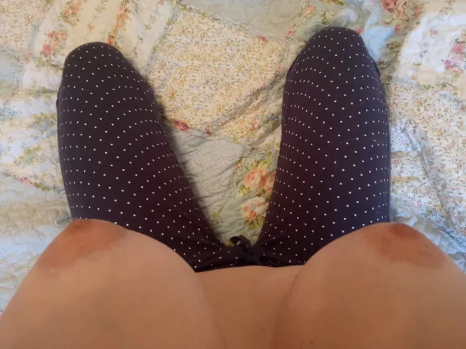 You only need to sleep with bare boobs