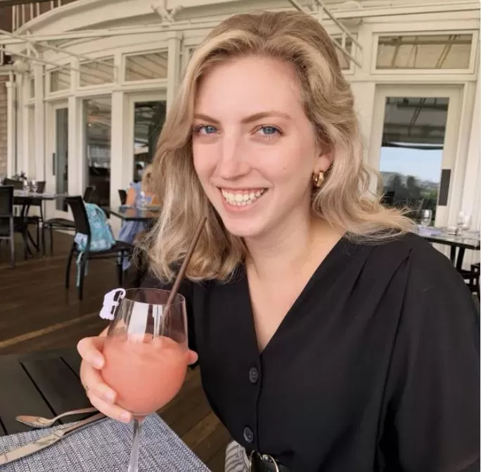 You see her out alone getting drinks, what do you do next? You see her out alone getting drinks, what do you do next?