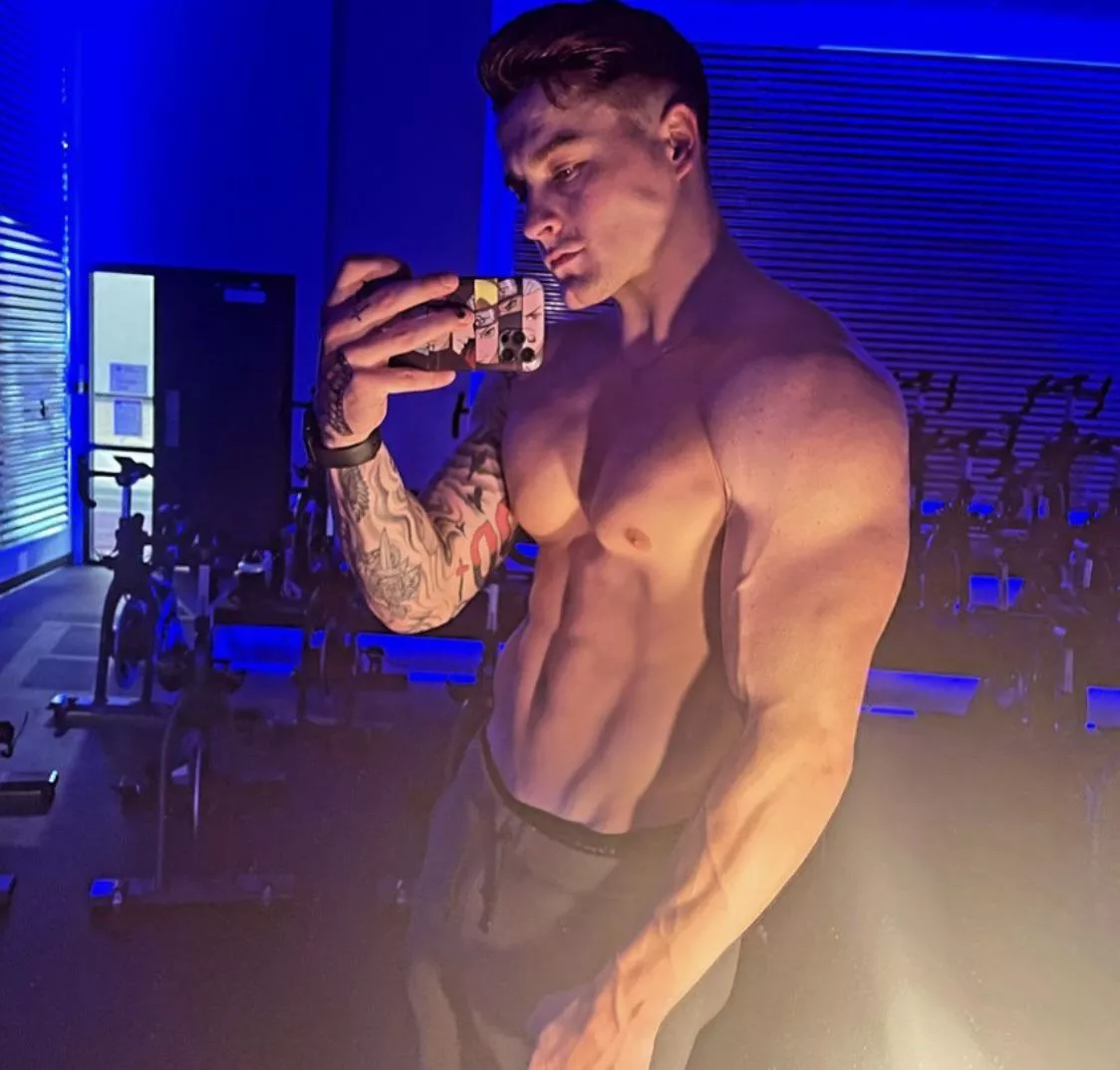 You see me at the gym like this, wyd? You see me at the gym like this, wyd?