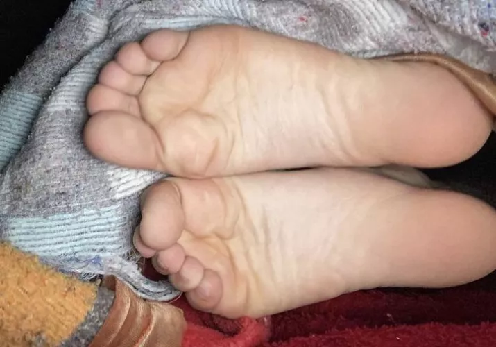 you see my feet out of the blanket, what’d you do? suck it or fuck? 😈👅